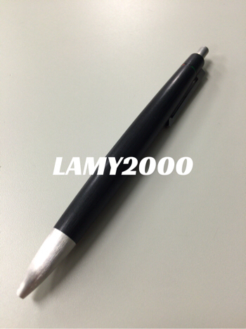 10年使っても飽きのこない私の最高の4色ボールペン「LAMY2000」、贈り物にも最適だ！